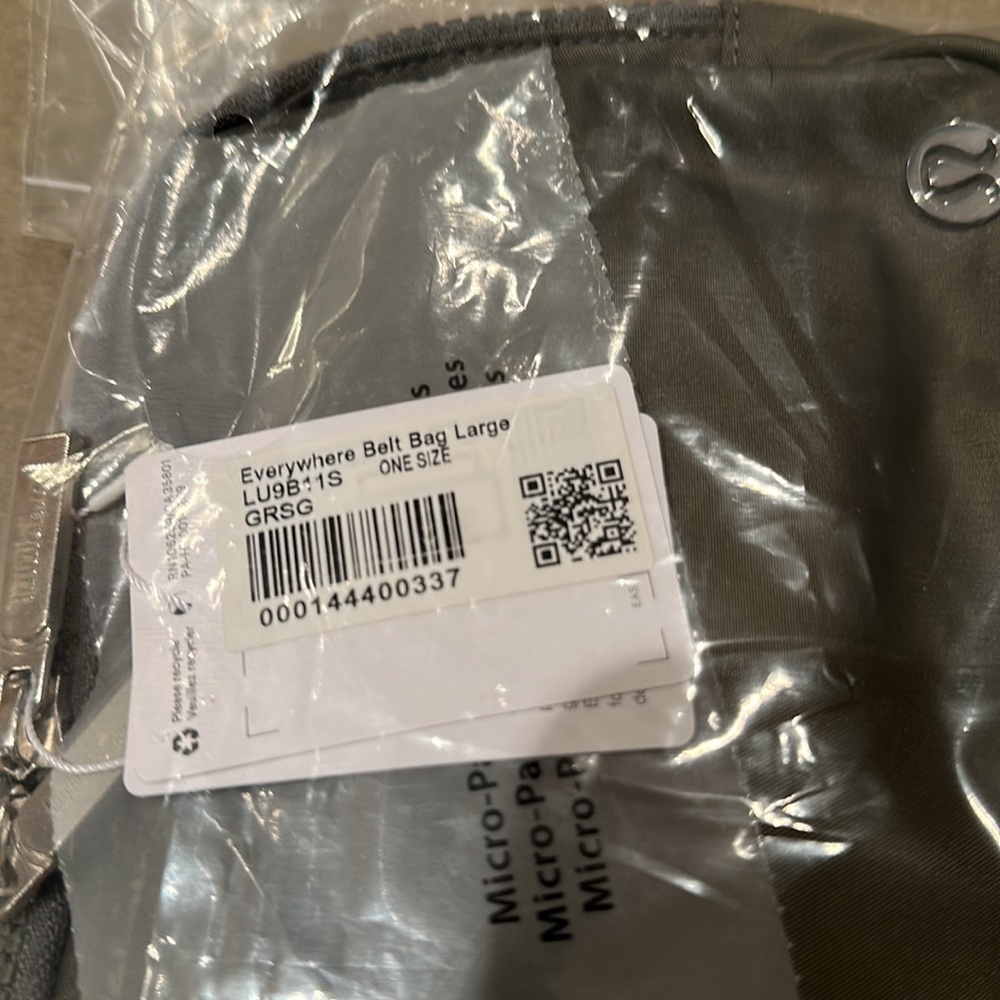 Lululemon Everywhere Belt Bag. NEW. Large 2L - Picture 7 of 12